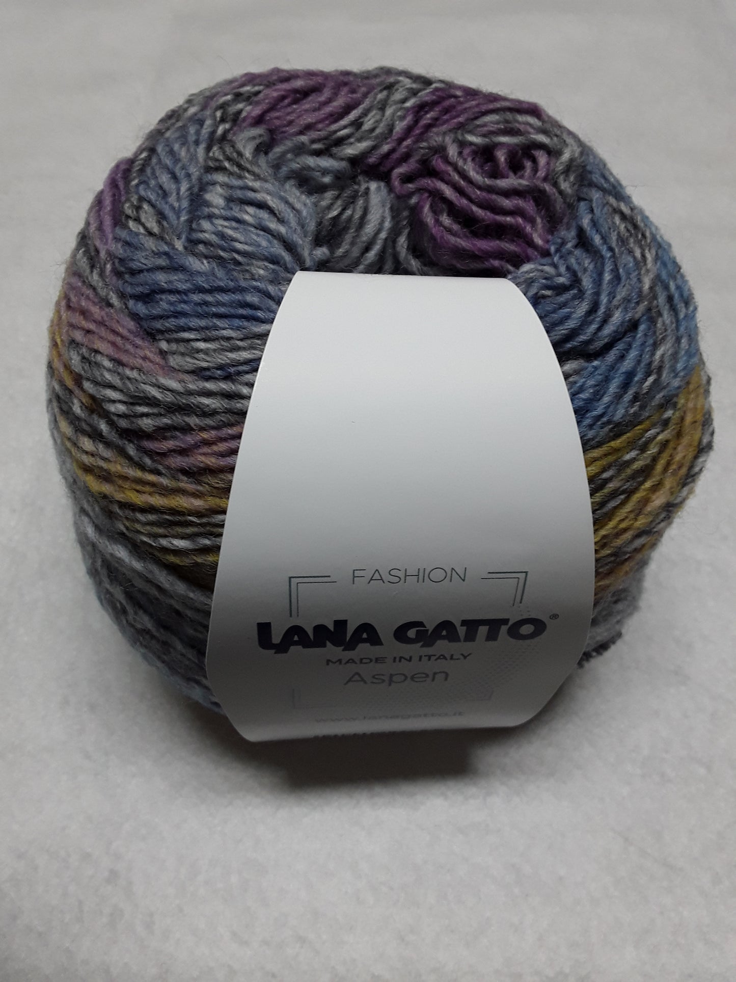 ASPEN LANA GATTO 51% LANA VERGINE E 49% ACRILICA GR 100 METRI 350 SI LAVORA CON FERRI UNCINETTO 4,5