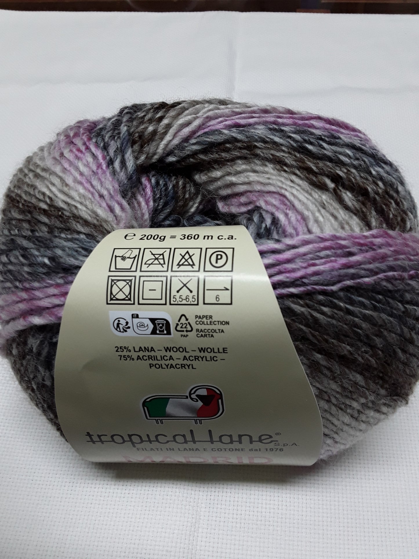 Madrid Tropical Lane gomitolo maxi da 200gr per 360 metri si lavora con ferri 5,5/6,5 e uncinetto 6