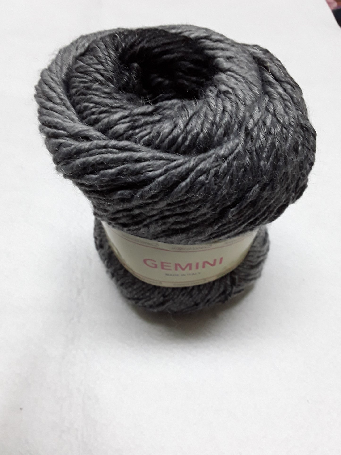Gemini 25% Lana Merinos - 75% PC Microfibra Filato in Gomitolo da 100 gr (Lunghezza: 190 m. ca.) Ferri: 6 - 6,5 Uncinetti: 6