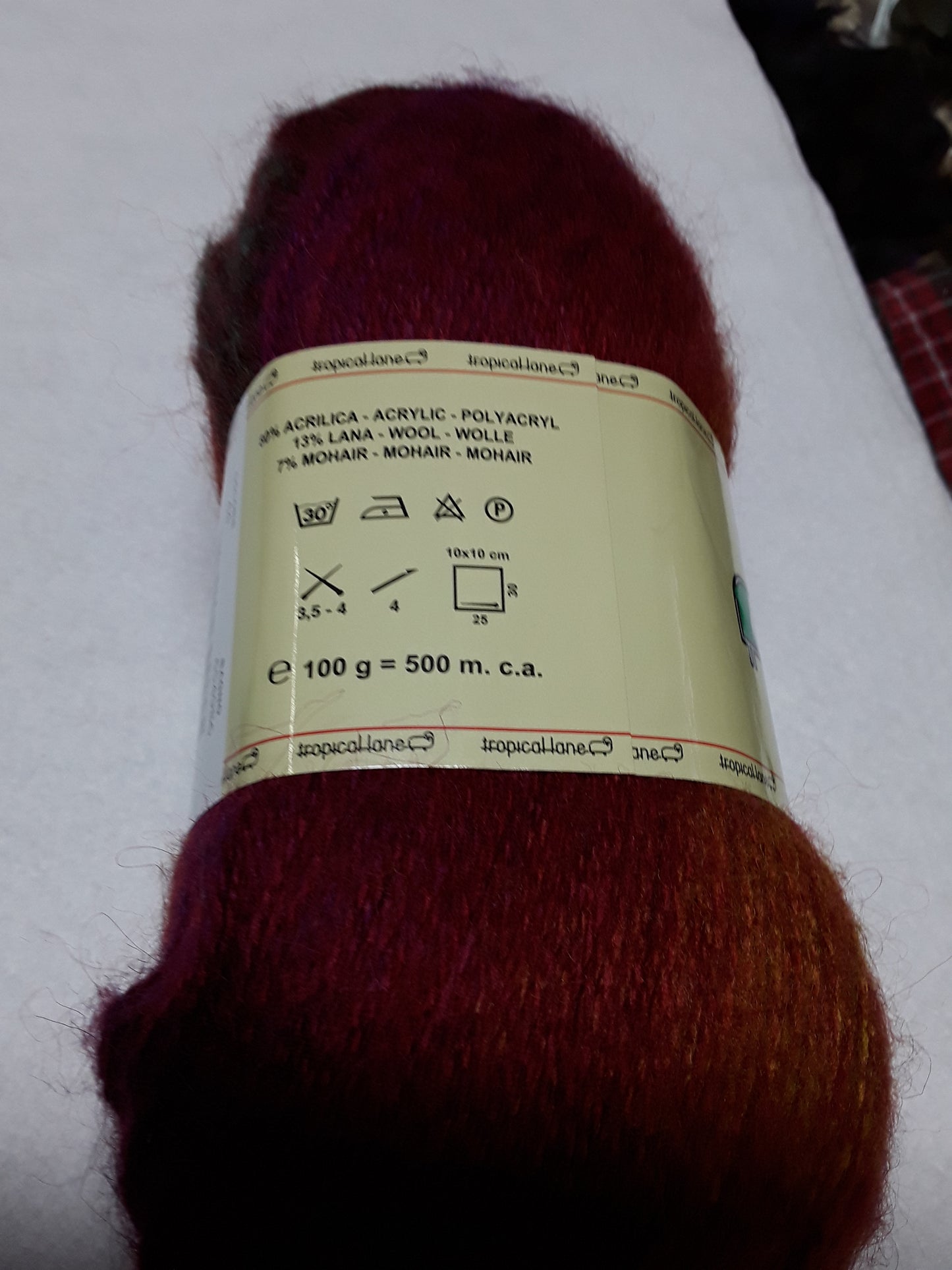 MOHAIR COLOR 7% Kid Mohair - 13% Lana Merinos - 80% Microfibra Filato in Gomitolo da 100 gr Lunghezza: 500 m.